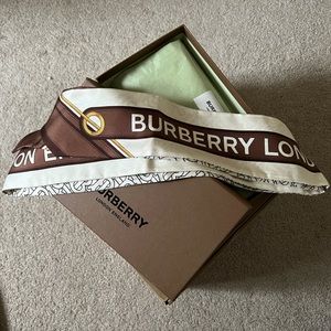 100% BRAND NEW AUTHENTIC Burberry Montage Print Silk Skinny Scarfing